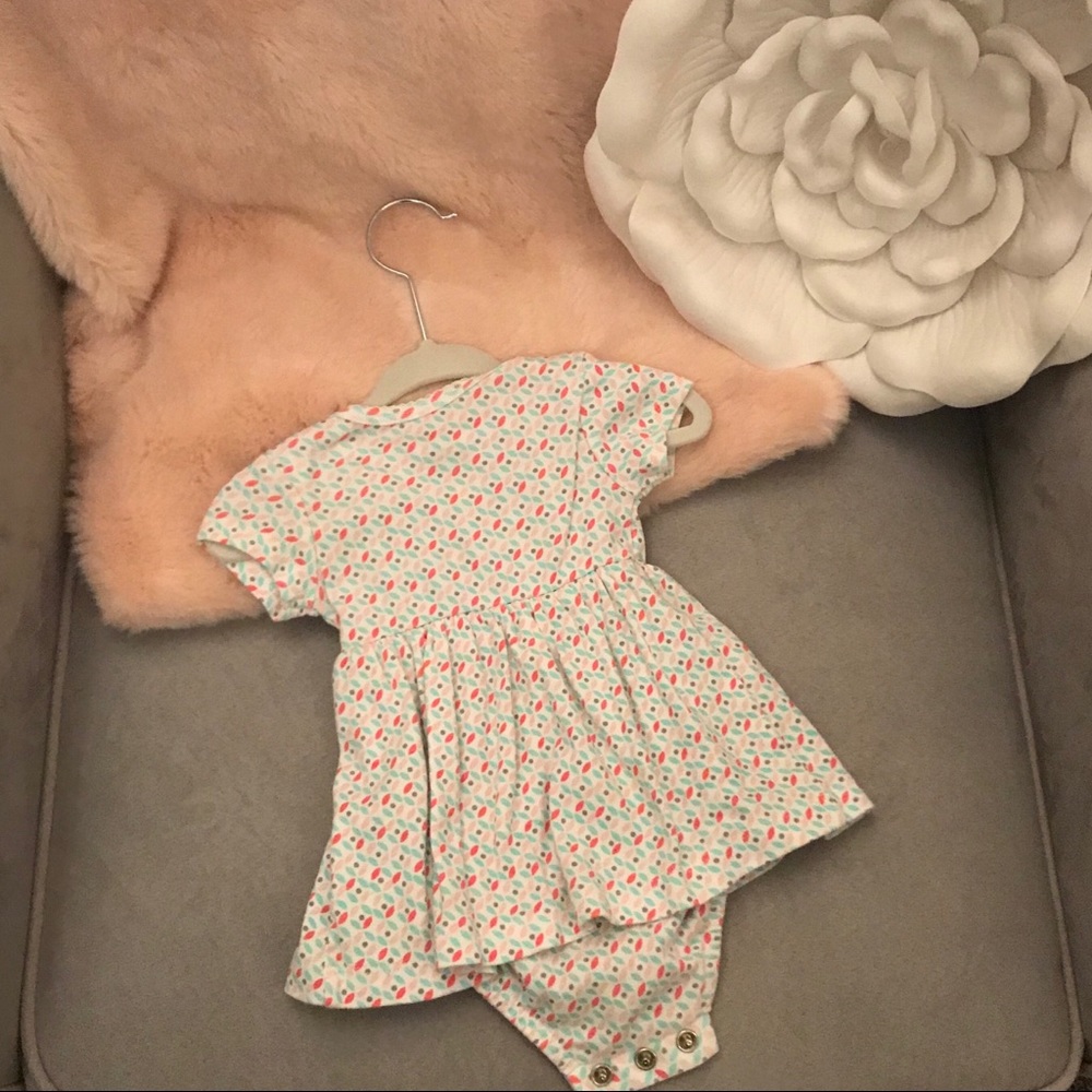 ♥️CUTE As A Button! Baby Bundle 2 Dresses 0-3 Mo - Picture 5 of 5